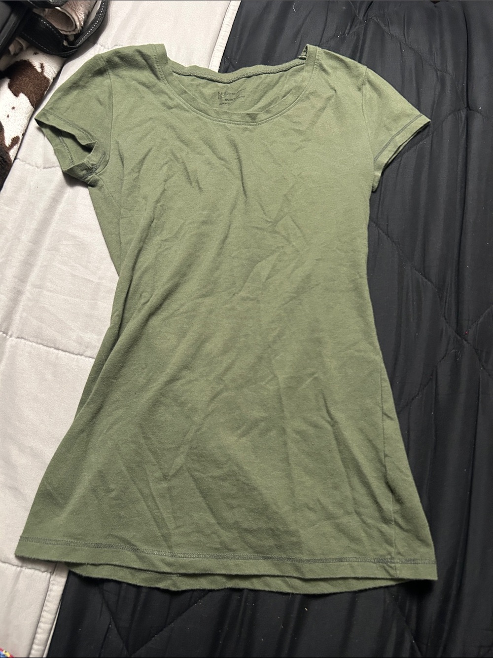 No Boundaries Olive Green Short Sleeve Scoop Neck Tee